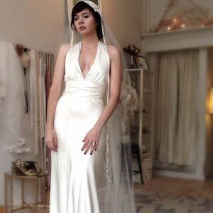 Nicole Miller - Lia Ivory Silk Satin Wedding Dress - Size 0